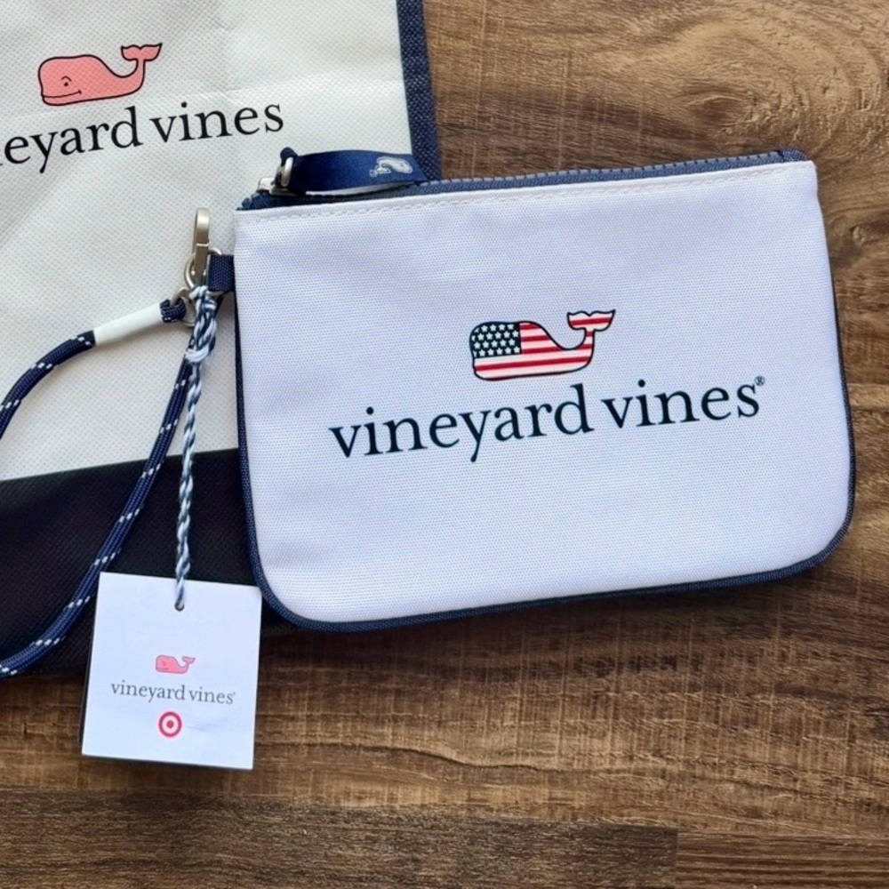 NWT Vineyard Vines for Target Americana Wristlet w/ Vineyard Vines Gift Bag - Picture 2 of 5